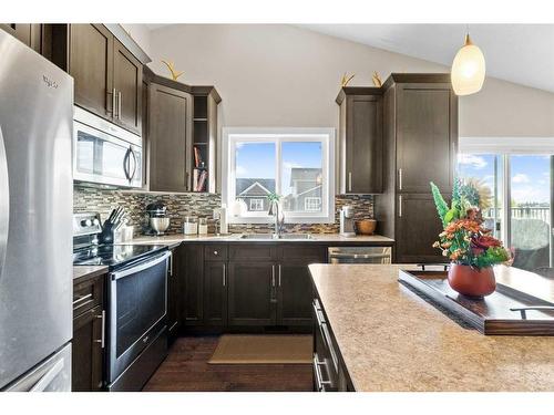 95 Valarosa Drive, Didsbury, AB - Indoor Photo Showing Kitchen With Double Sink With Upgraded Kitchen