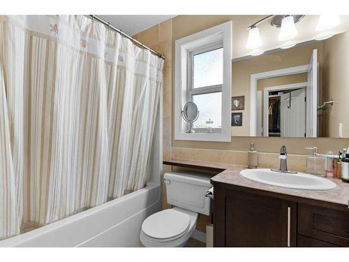 95 Valarosa Drive, Didsbury, AB - Indoor Photo Showing Bathroom