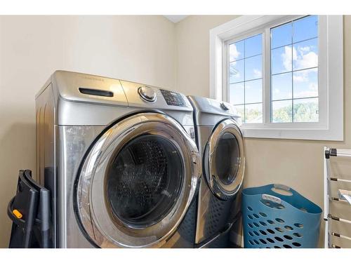 95 Valarosa Drive, Didsbury, AB - Indoor Photo Showing Laundry Room