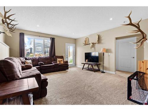 95 Valarosa Drive, Didsbury, AB - Indoor Photo Showing Living Room