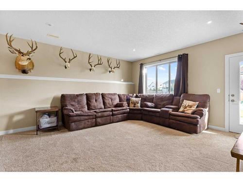 95 Valarosa Drive, Didsbury, AB - Indoor Photo Showing Living Room