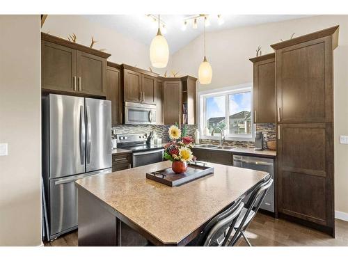 95 Valarosa Drive, Didsbury, AB - Indoor Photo Showing Kitchen