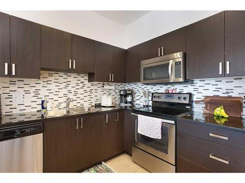 317-117 Copperpond Common Se, Calgary, AB - Indoor Photo Showing Kitchen With Double Sink With Upgraded Kitchen