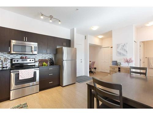 317-117 Copperpond Common Se, Calgary, AB - Indoor Photo Showing Kitchen