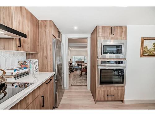 254-4037 42 Street Nw, Calgary, AB - Indoor Photo Showing Kitchen