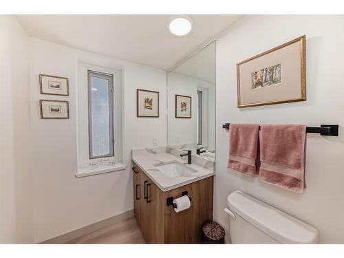 254-4037 42 Street Nw, Calgary, AB - Indoor Photo Showing Bathroom