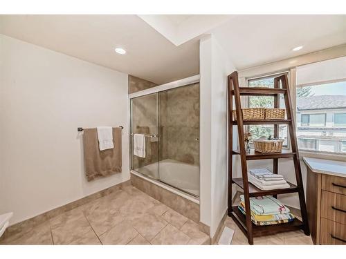 254-4037 42 Street Nw, Calgary, AB - Indoor Photo Showing Bathroom