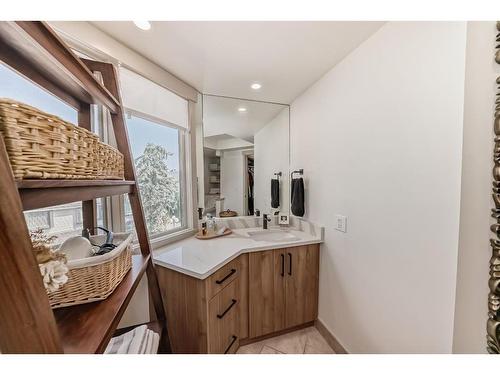 254-4037 42 Street Nw, Calgary, AB - Indoor Photo Showing Bathroom