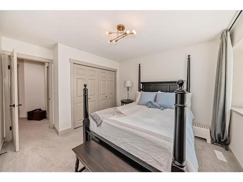 254-4037 42 Street Nw, Calgary, AB - Indoor Photo Showing Bedroom