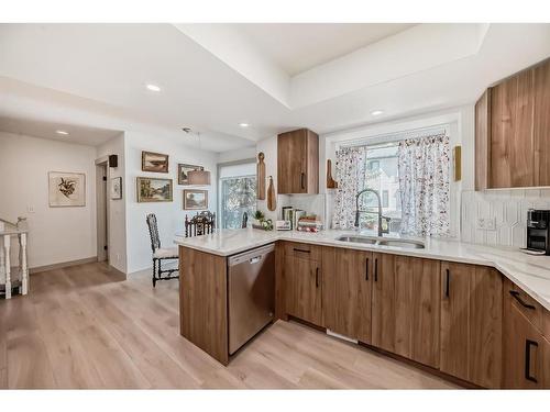 254-4037 42 Street Nw, Calgary, AB - Indoor Photo Showing Kitchen With Double Sink