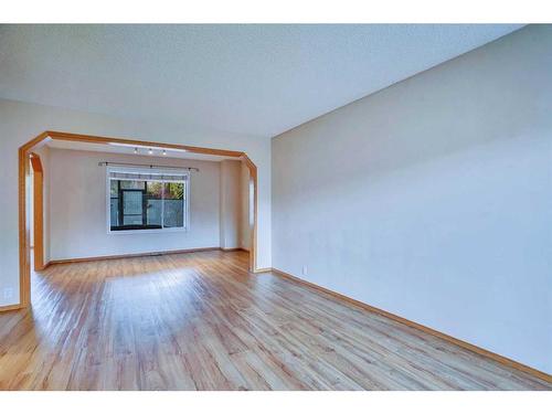 3626 Douglas Ridge Boulevard Se, Calgary, AB - Indoor Photo Showing Living Room