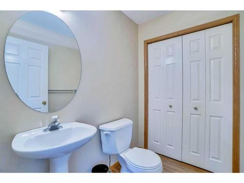 3626 Douglas Ridge Boulevard Se, Calgary, AB - Indoor Photo Showing Bathroom