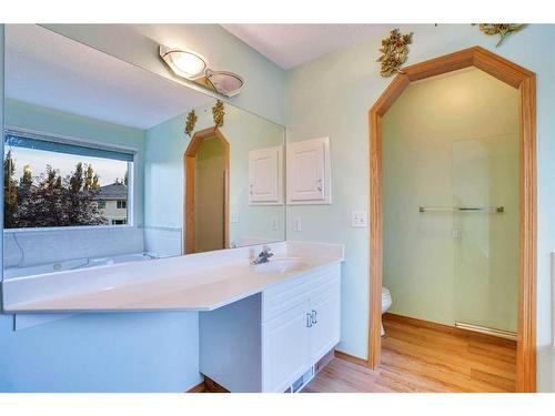 3626 Douglas Ridge Boulevard Se, Calgary, AB - Indoor Photo Showing Bathroom