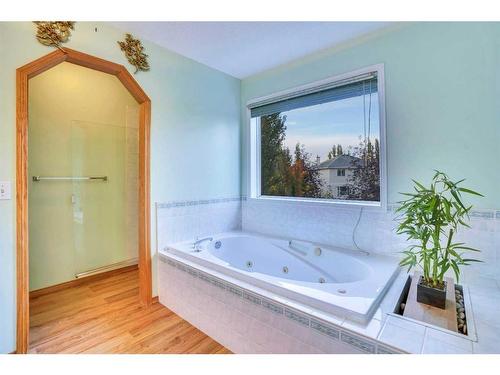 3626 Douglas Ridge Boulevard Se, Calgary, AB - Indoor Photo Showing Bathroom