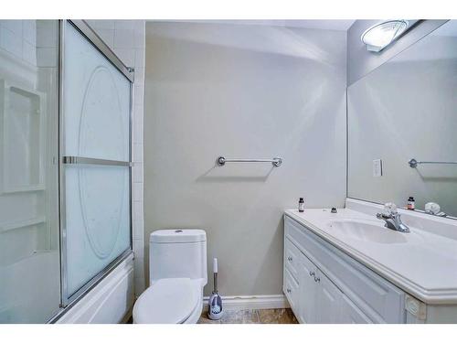 3626 Douglas Ridge Boulevard Se, Calgary, AB - Indoor Photo Showing Bathroom