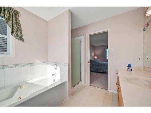 710 Martindale Boulevard Ne, Calgary, AB - Indoor Photo Showing Bathroom