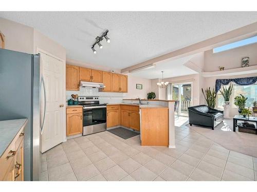 710 Martindale Boulevard Ne, Calgary, AB - Indoor Photo Showing Kitchen