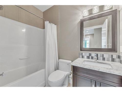 71 Elmont Rise Sw, Calgary, AB - Indoor Photo Showing Bathroom