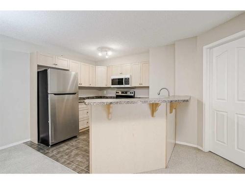 3406-60 Panatella Street Nw, Calgary, AB - Indoor Photo Showing Kitchen