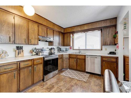 311 Temple Close Ne, Calgary, AB - Indoor Photo Showing Kitchen