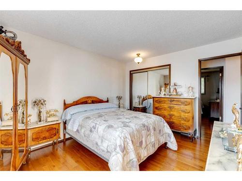 311 Temple Close Ne, Calgary, AB - Indoor Photo Showing Bedroom