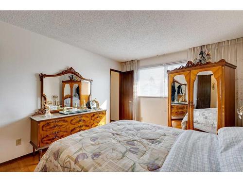 311 Temple Close Ne, Calgary, AB - Indoor Photo Showing Bedroom