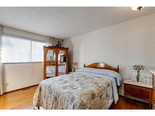 311 Temple Close Ne, Calgary, AB - Indoor Photo Showing Bedroom