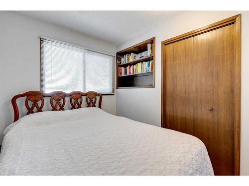 311 Temple Close Ne, Calgary, AB - Indoor Photo Showing Bedroom