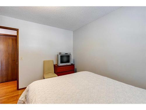 311 Temple Close Ne, Calgary, AB - Indoor Photo Showing Bedroom