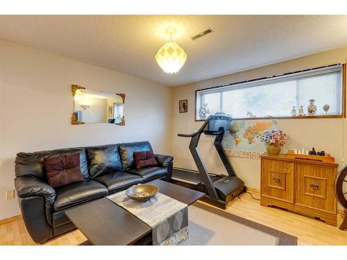 311 Temple Close Ne, Calgary, AB - Indoor Photo Showing Living Room