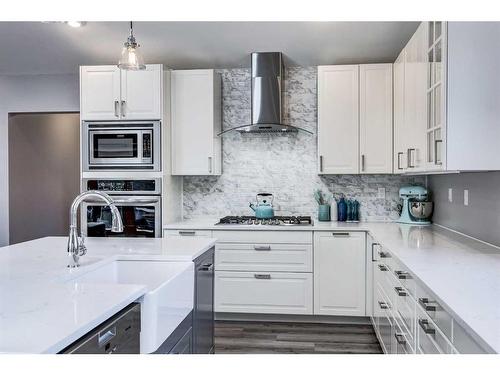 3 Glenview Crescent Sw, Calgary, AB - Indoor Photo Showing Kitchen With Upgraded Kitchen