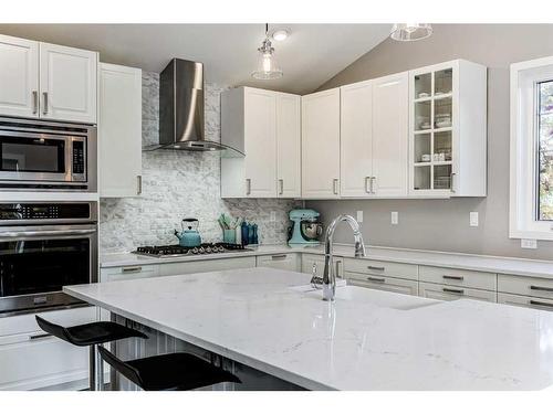 3 Glenview Crescent Sw, Calgary, AB - Indoor Photo Showing Kitchen With Double Sink With Upgraded Kitchen