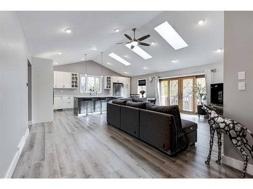 3 Glenview Crescent Sw, Calgary, AB - Indoor Photo Showing Living Room