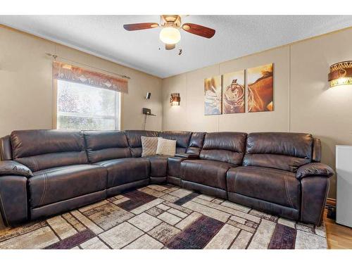 30313 Range Road 13, Rural Mountain View County, AB - Indoor Photo Showing Living Room