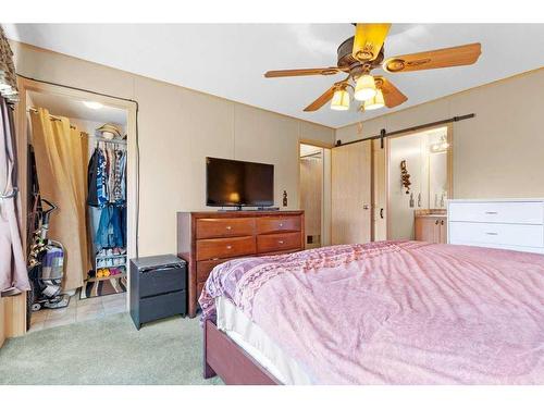 30313 Range Road 13, Rural Mountain View County, AB - Indoor Photo Showing Bedroom