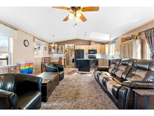 30313 Range Road 13, Rural Mountain View County, AB - Indoor Photo Showing Living Room