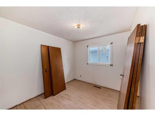 3424 54 Avenue Sw, Calgary, AB - Indoor Photo Showing Other Room