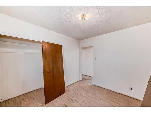 3424 54 Avenue Sw, Calgary, AB - Indoor Photo Showing Other Room