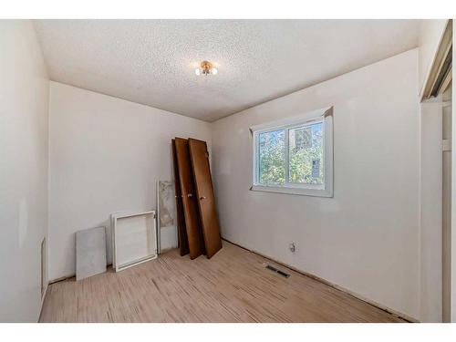 3424 54 Avenue Sw, Calgary, AB - Indoor