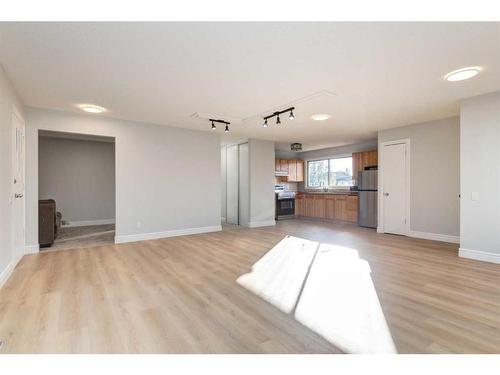 55 Margate Place Ne, Calgary, AB - Indoor Photo Showing Living Room