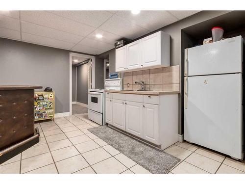 55 Margate Place Ne, Calgary, AB - Indoor Photo Showing Kitchen