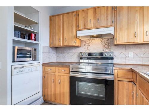 55 Margate Place Ne, Calgary, AB - Indoor Photo Showing Kitchen