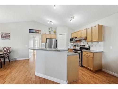 1056 Bridlemeadows Manor Sw, Calgary, AB - Indoor Photo Showing Kitchen