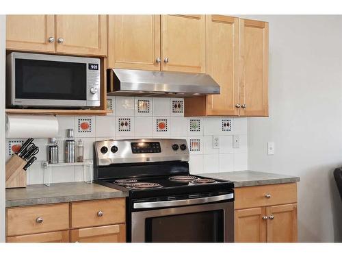 1056 Bridlemeadows Manor Sw, Calgary, AB - Indoor Photo Showing Kitchen