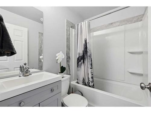 1056 Bridlemeadows Manor Sw, Calgary, AB - Indoor Photo Showing Bathroom