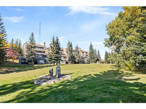 5-207 Village Terrace Sw, Calgary, AB - Outdoor