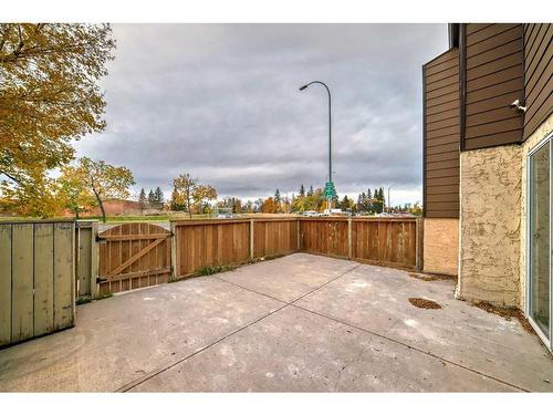 101-5404 10 Avenue Se, Calgary, AB - Outdoor