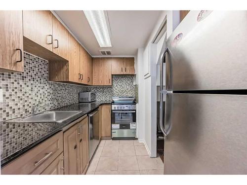 101-5404 10 Avenue Se, Calgary, AB - Indoor Photo Showing Kitchen