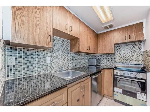 101-5404 10 Avenue Se, Calgary, AB - Indoor Photo Showing Kitchen