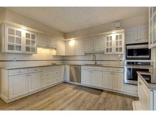 2201-1100 8 Avenue Sw, Calgary, AB - Indoor Photo Showing Kitchen